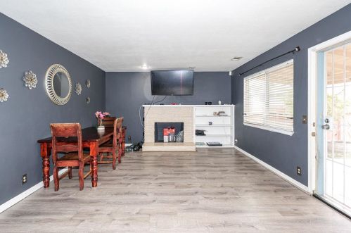 1326 Carver Rd, Modesto, CA 95350-4738