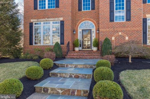 19376 Ml Dm Pl, Leesburg VA 20176-1637 exterior