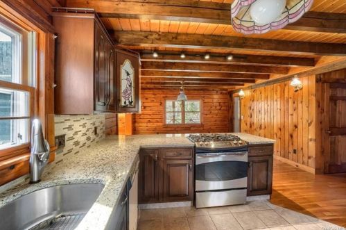 207 Osborne Hill Rd, Fishkill NY  12524-2529 exterior