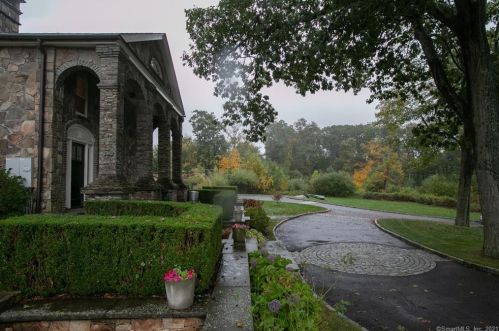 45 Starr Ln, Bethel, CT 06801-2941