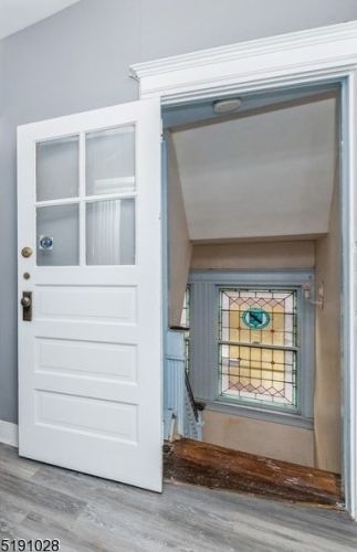 19 Cloverhill Pl, Montclair NJ 07042-4818 exterior