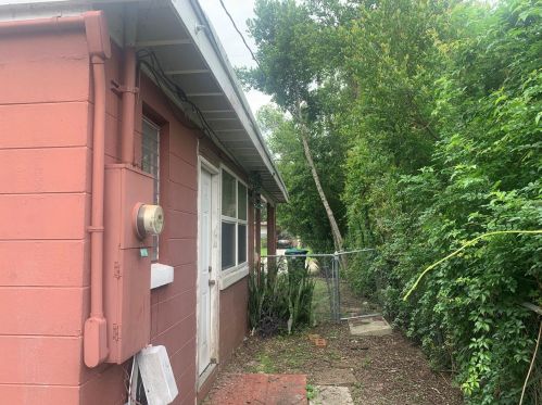 927 Hacienda Ct, Orlando FL  32808-7019 exterior