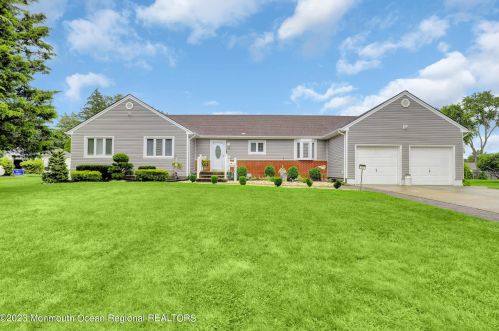 121 Lancaster Rd, East Freehold, NJ 07728-3110