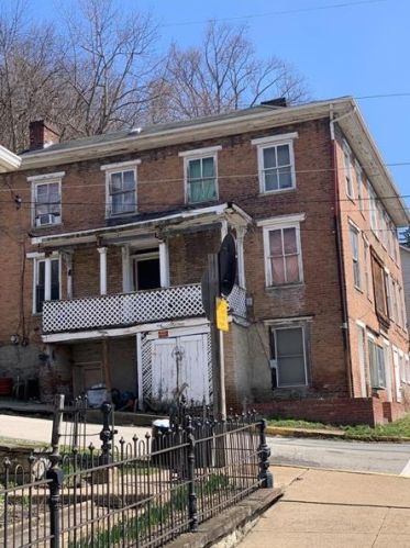 401 Main St, West Newton, PA 15089-1501