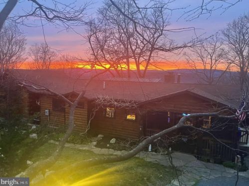1742 Settlers Valley Way, Lost City, WV 26810-8404