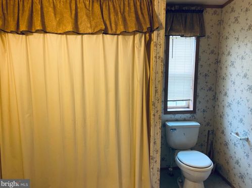 655 Lilac Dr, Smithville PA  17560-9686 exterior