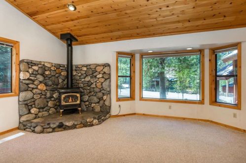 10625 Saxon Way, Truckee CA  96161-1152 exterior