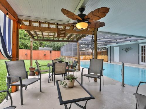1135 Park Ave, Tavares, FL 32778-2347