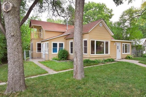 723 6th Ave, Faribault, MN 55021-4136