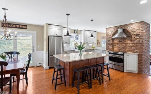 15 Mountain Rd, Lebanon, NJ 08833-4623