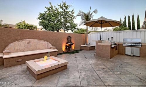 2062 Avila Pl, Oxnard CA 93036-8257 exterior