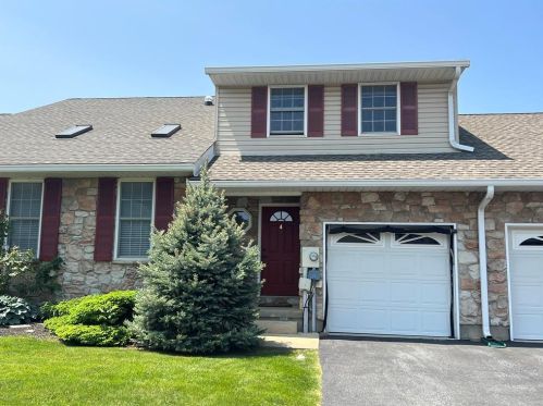 4 Saratoga Ct, Easton PA  18040-1046 exterior