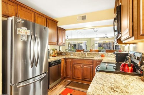 257 Robin Hood Cir, Naples, FL 34104-9404