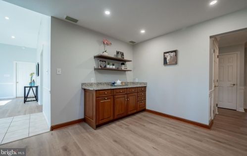 1912 Beechwood Dr, Wilmington DE  19810-4359 exterior