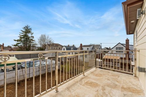 260-14 83rd Ave, Floral Park NY  11004-1604 exterior