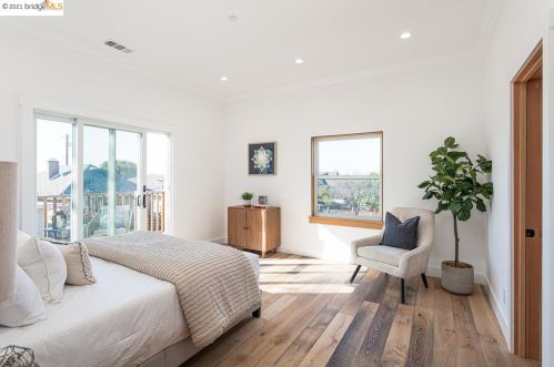 721 44th St, Oakland CA 94608-3404 exterior