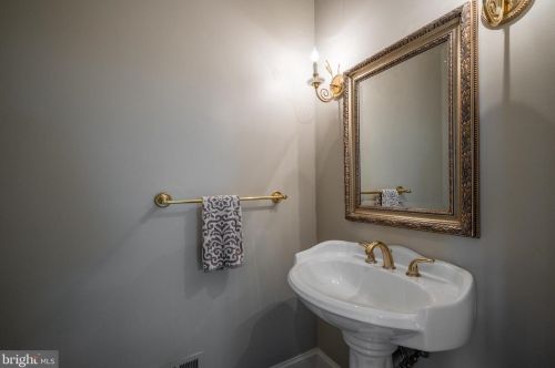 281 Golden Woods Ct, Great Falls VA  22066-4152 exterior