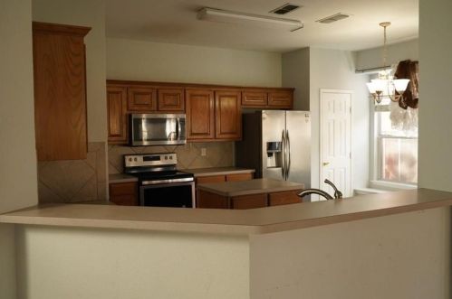 809 Slaughter Ln, Euless TX  76040-8954 exterior
