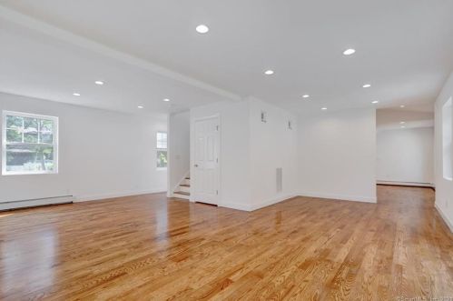 28 Crowley Ave, Milford CT  06461-2306 exterior