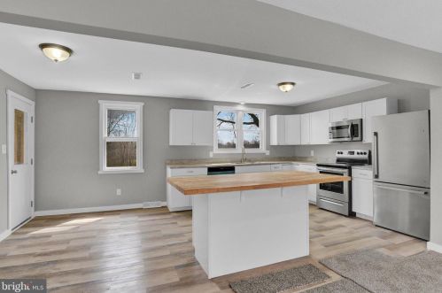 60 Gordon Dr, Carlisle PA  17013-8603 exterior