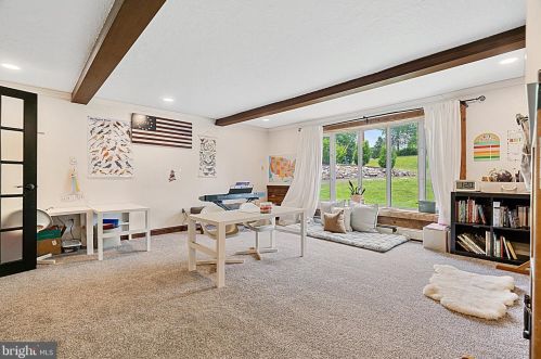 135 Marmic Dr, Southampton PA 18966-1725 exterior