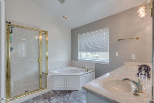 1049 Peppertree Dr, Gilbert AZ 85295-5646 exterior