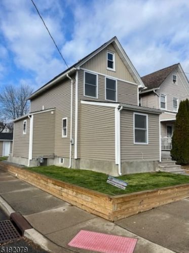 63 Sammis Ave, Dover, NJ 07801-4218