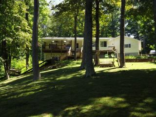 282 Crystal Creek Cir, Golden Pond, KY 42211-7415