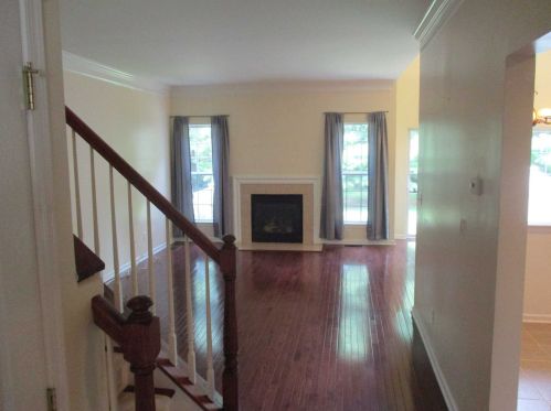 807 Huntington Dr, Fishkill NY  12524-4917 exterior