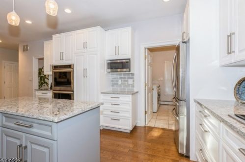 5 Shirewood Dr, Scotch Plains NJ 07076-2513 exterior