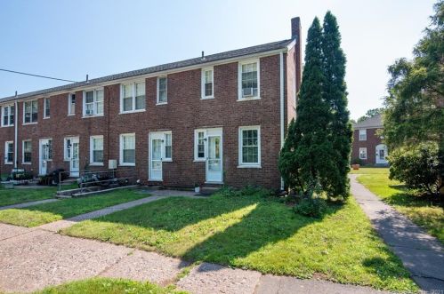 28 Garden Dr, Manchester CT  06040-5961 exterior
