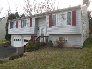 132 Coram Rd, Huntington CT  06484-5628 exterior