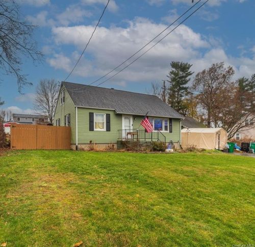 42 Patricia Ave, Fishkill, NY 12524-1351