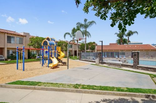 700 La Veta Ave, Orange CA  92866-2742 exterior