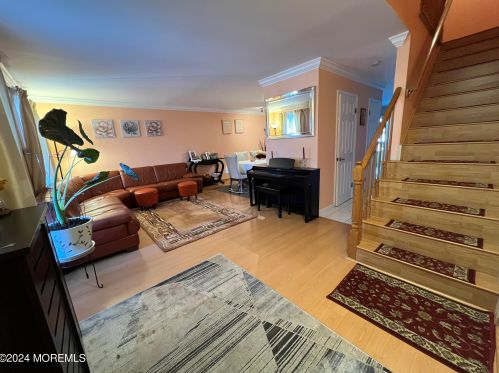 135 Buttonwood Dr, East Brunswick NJ  08816-4404 exterior