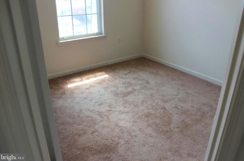 2176 Mager Dr, Herndon VA 20170-4355 exterior