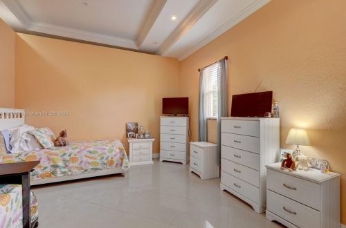 160 Saratoga Ave, Fort Pierce FL  34953-5974 exterior