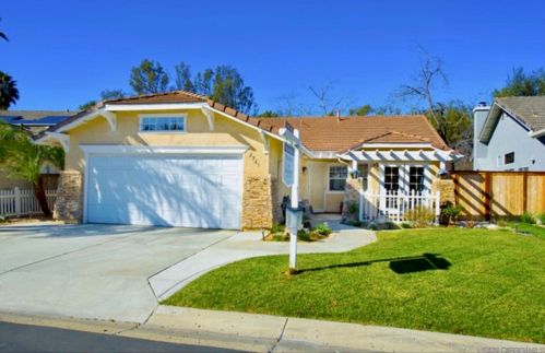2365 Sandy Ln, Vista, CA 92081-8632