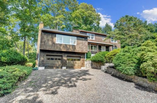 61 Cow Path Dr, Stamford CT  06902-1016 exterior