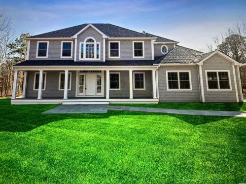 174 Malloy Dr, East Quogue, NY 11942-3836