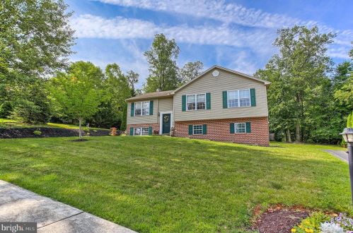 4482 Lynwood Dr, Spring Grove, PA 17362-7863