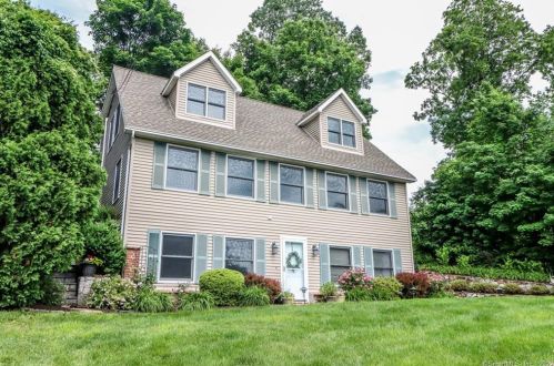 13 Twilight Ln, Brookfield Center, CT 06804-1425