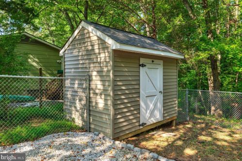 6113 Oak Grove Dr, Fredericksburg, VA 22407-1219