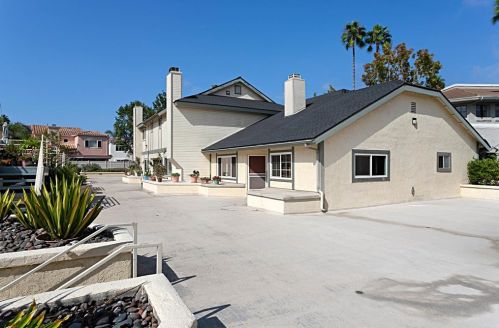 1044 Laguna Dr, Carlsbad CA  92008-1871 exterior