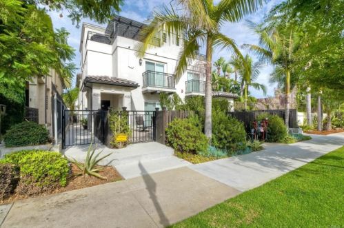 4055 Lamont St, San Diego, CA 92109-6226