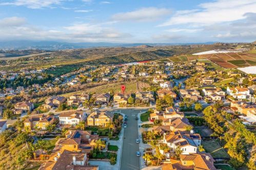 1050 Straightaway Ct, Oceanside CA  92057-1949 exterior