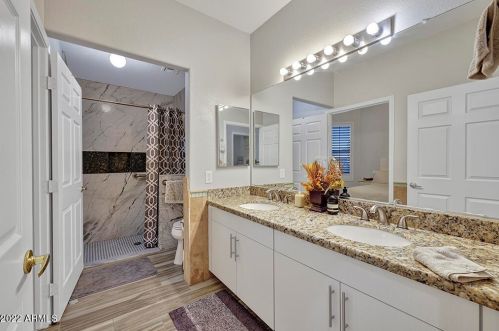 5019 Paradise Ln, Glendale AZ  85306-2655 exterior