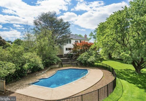 800 Follin Farm Ln, Great Falls, VA 22066-2811