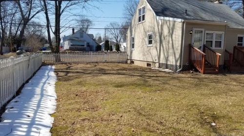 14 Packard St, Bloomfield, CT 06002-3324