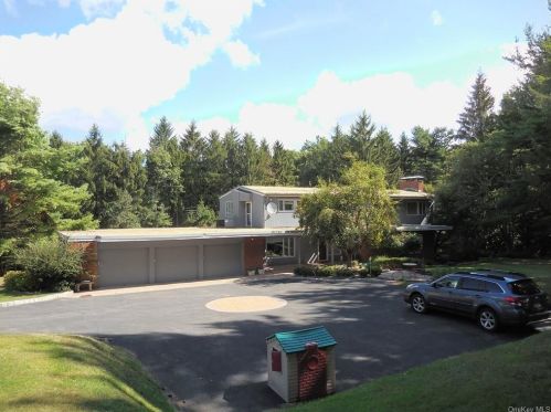 1 Stillwood Rd, Cornwall Hud, NY 12520-1815